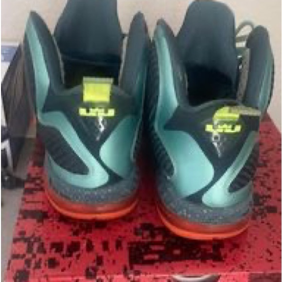 Size 10 lebron 9 - Picture 3 of 4